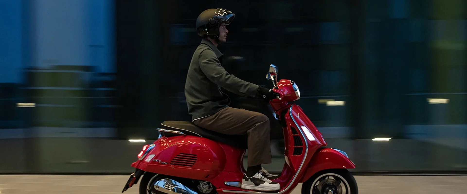 250cc Scooter Dünyasında İkonik Bir İmza: Vespa